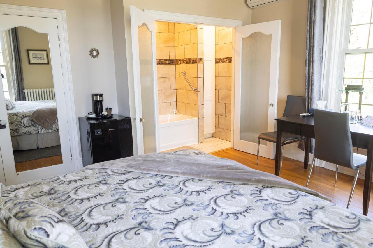 Anneken 1000 Islands B&B Luxury Suites & Spa 布罗克维尔 外观 照片